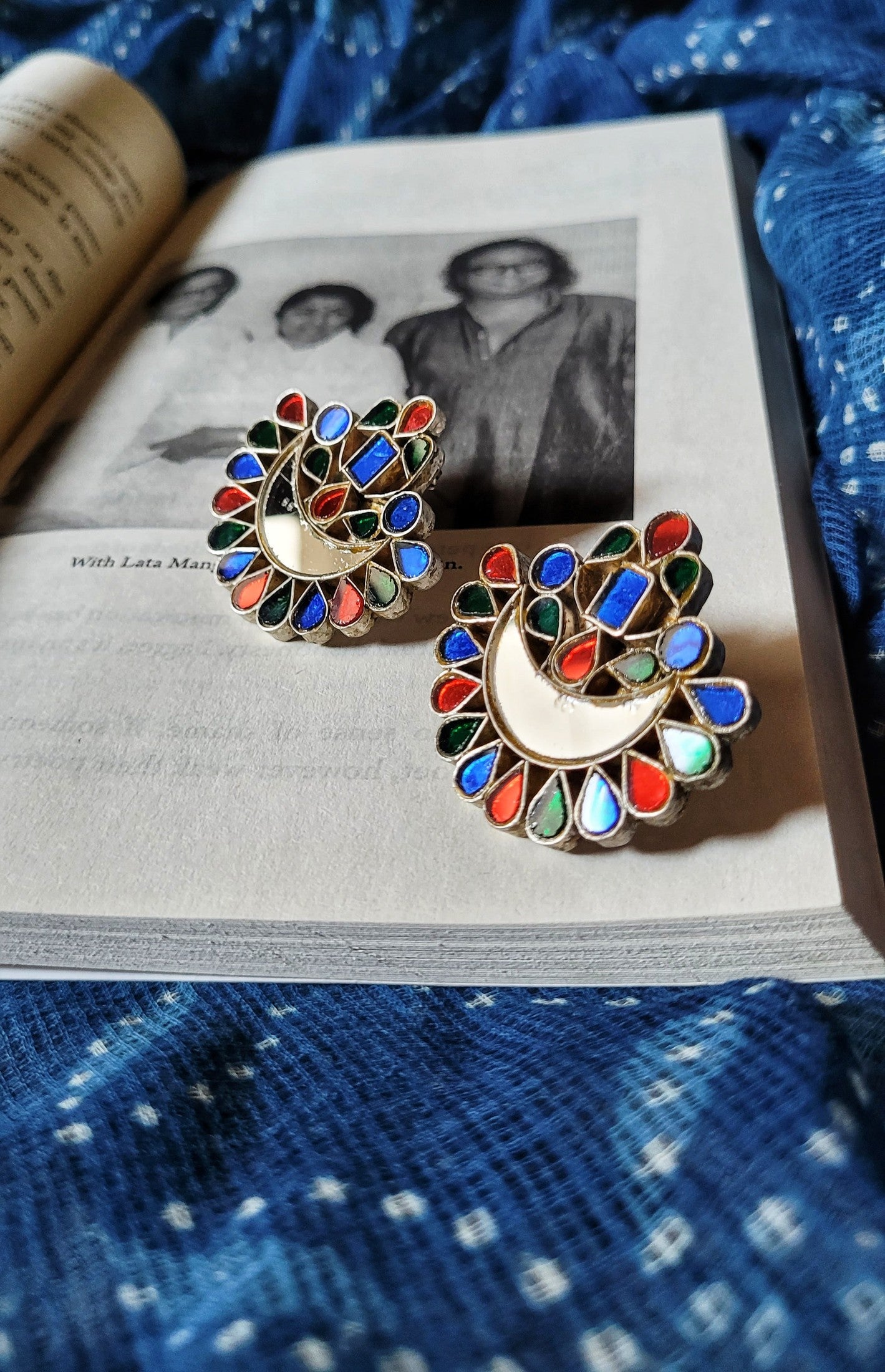 Side view of Ujiyaara Chandbaali (Rangeen) in pure silver with handcrafted detailing