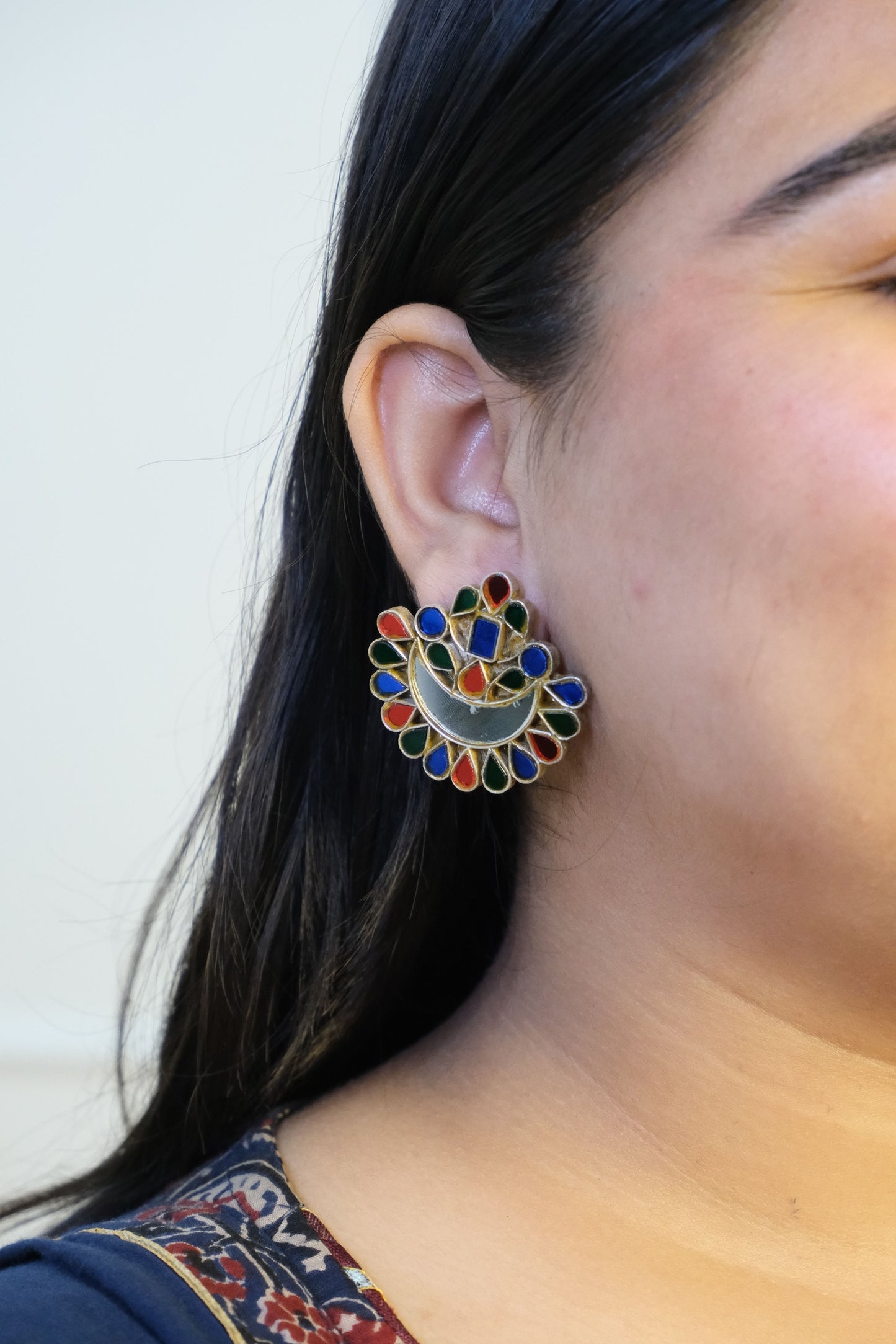 Side view of Ujiyaara Chandbaali (Rangeen) in pure silver with handcrafted detailing