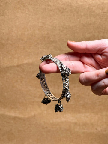 Ulupi Vintage Kada in pure silver with vintage detailing