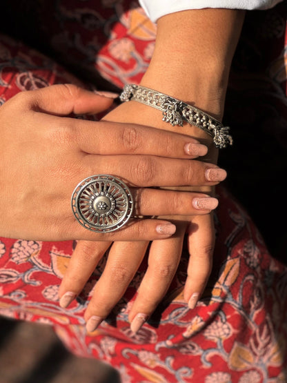 Side view of Chakravarti Ring in pure silver with rava detailing