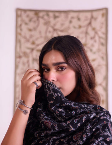 Victoria Kada in pure silver with handcrafted detailing